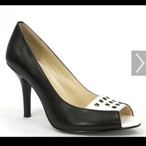 Tahari Black + White Heels • size 7